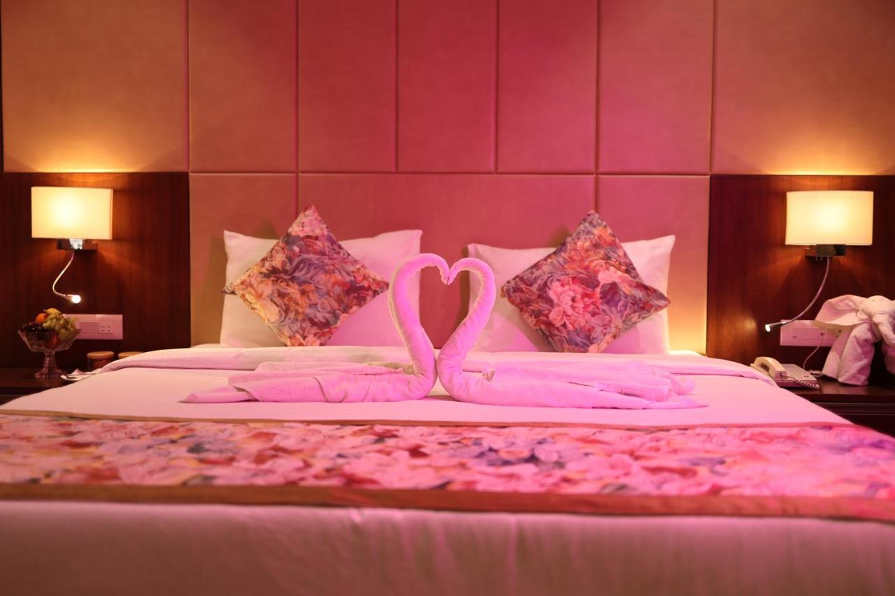Pride Hotel Bhopal Exterior foto