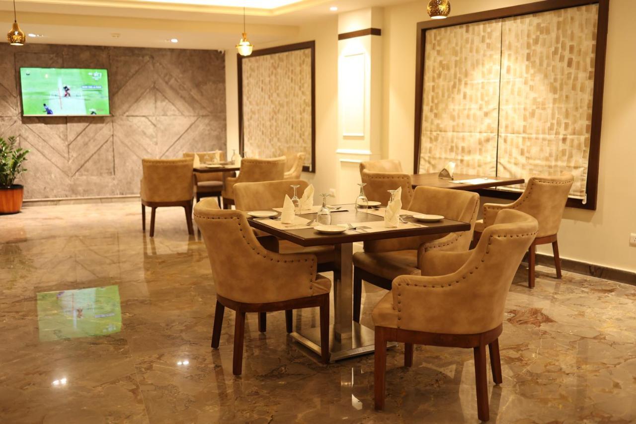 Pride Hotel Bhopal Exterior foto